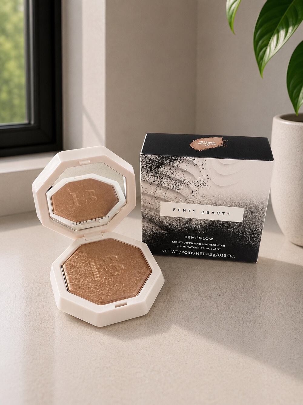 $40 NEW Fenty Beauty Demi’Glow Trophies in Truffle 07 Highlighter Limited